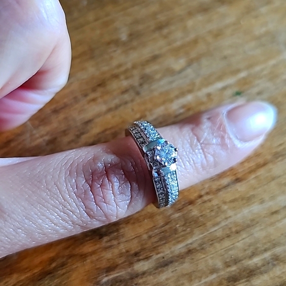 18k solid white gold diamonds ring - Picture 4 of 10